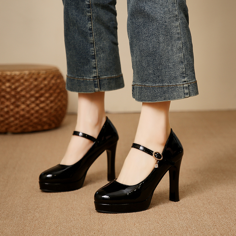 Women's classic round-toe plat - đánh giá và giá Leather Classic Strap